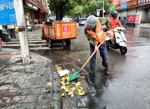 雨后全力保潔，守護(hù)城市容顏